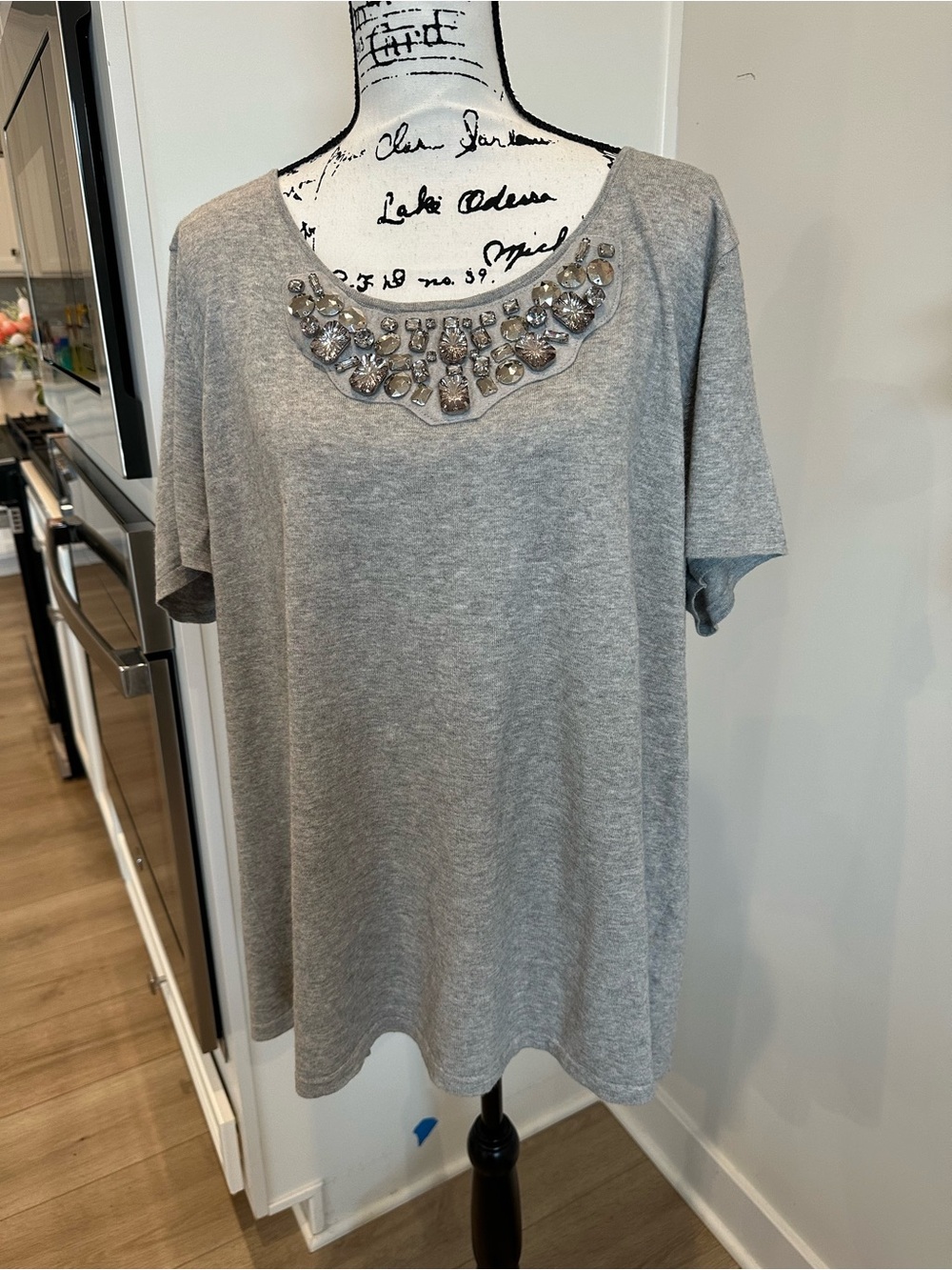 august silk Gray Short-Sleeve Jewel Neck Tee